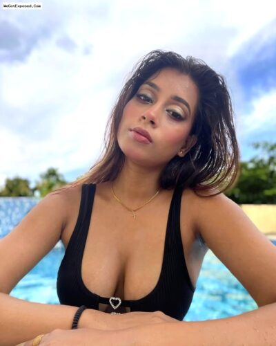 Abby Roy Shows Off Thick Ass Bounce Her Boobs And Rubs Shaved Pussy Teasing Fully Nude